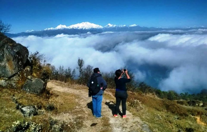 Day Hiking in Darjeeling to Tonglu